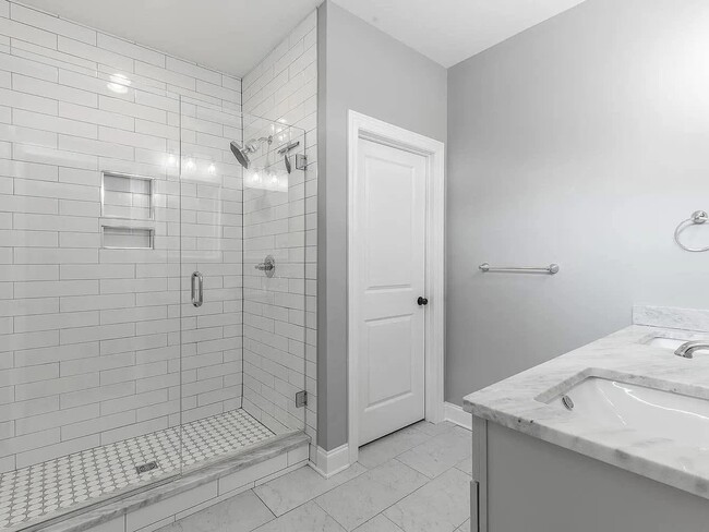 Photo - 1610 E 12th St House