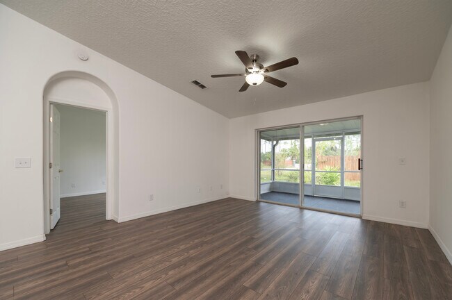 Foto del edificio - 3529 Forest Branch Dr