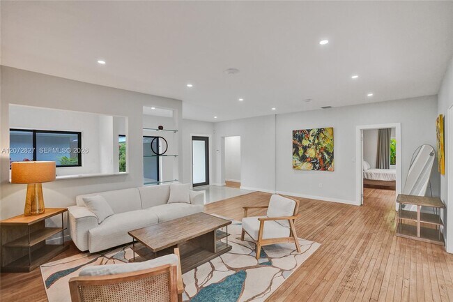 Foto del edificio - 1064 NE 97th St