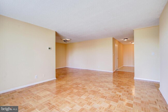 Foto del edificio - 5901 Mt Eagle Dr