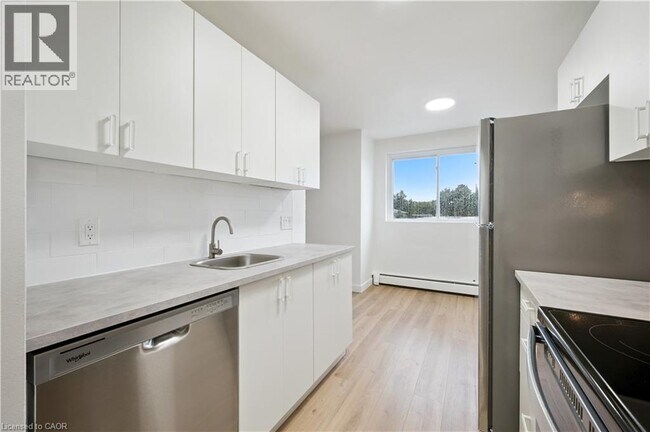 Photo du bâtiment - 705 Glen Forrest Blvd