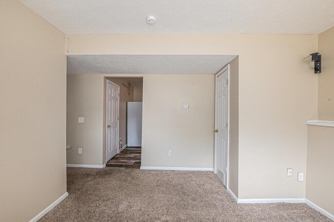Building Photo - 4434 E Willoughby Rd