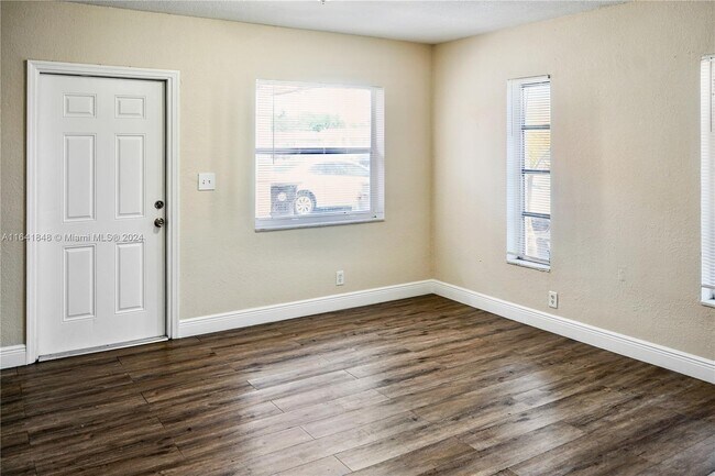 Foto del edificio - 4041 NW 30th Terrace