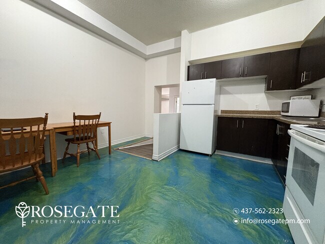 Photo du bâtiment - All-Inclusive 3-Bedroom Apartment in Downtown St. Catharines