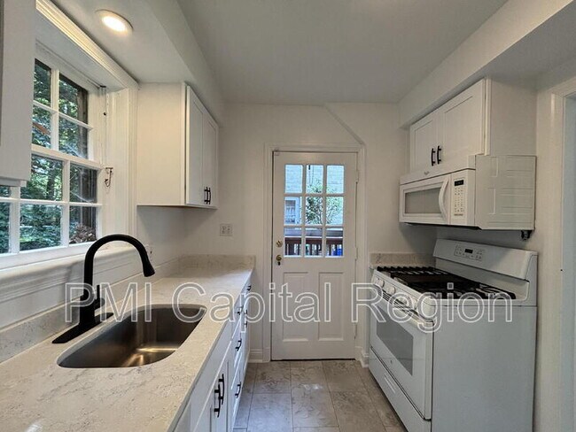 Foto del edificio - 9919 Big Rock Rd