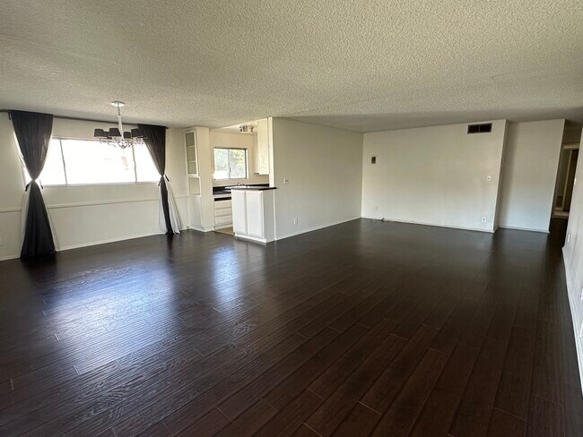 Foto del edificio - 1411 N Fuller Ave
