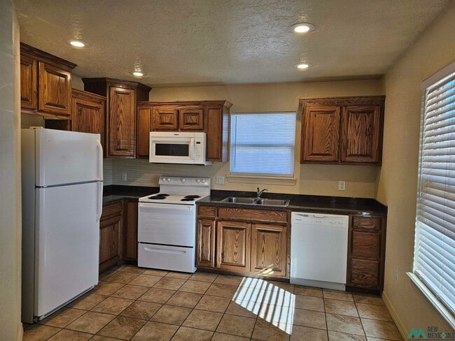 Foto del edificio - 141 Townsgate Plaza