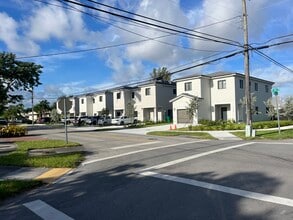 Building Photo - 2738 SW 90th Ave
