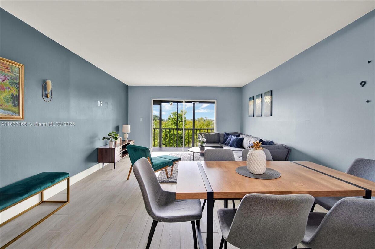 Foto principal - 950 Hillcrest Dr