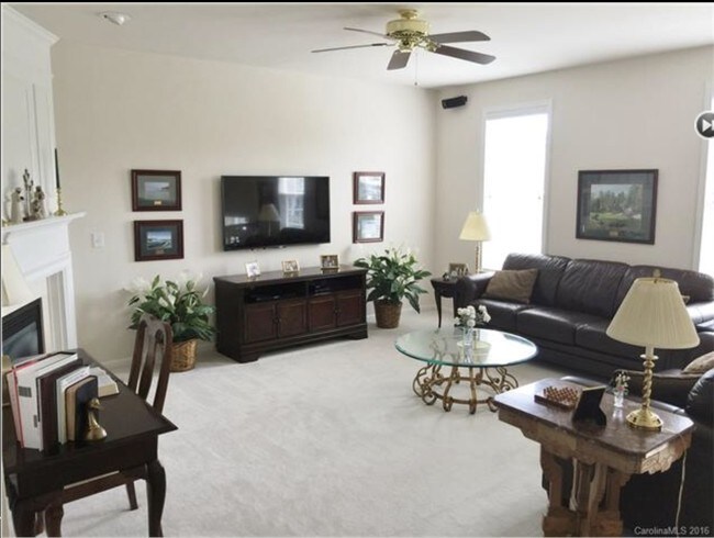 Building Photo - 14713 Ballantyne Village Way