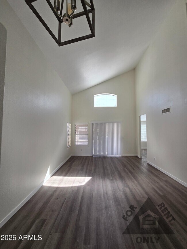 Foto del edificio - 4025 E Coolbrook Ave