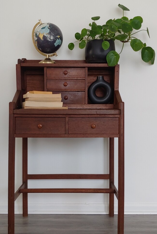 Desk area - 1212 N Berendo St