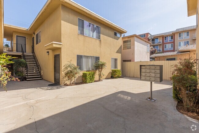 Patio - 3967 Illinois St