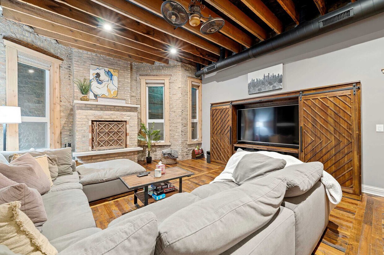 Foto principal - 2130 W Washington Blvd
