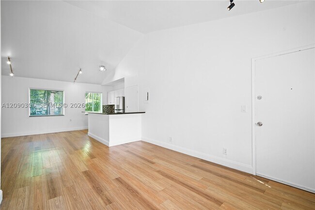 Foto del edificio - 272 NE 53rd St