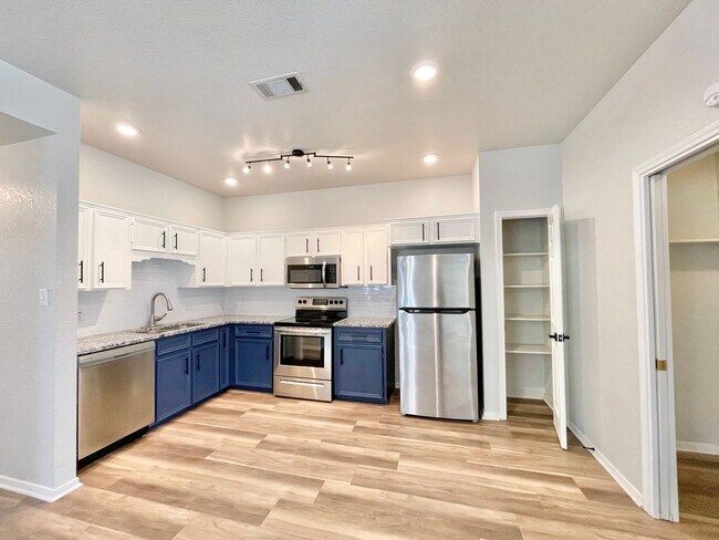 Foto del edificio - 3705 Woodrow Dr