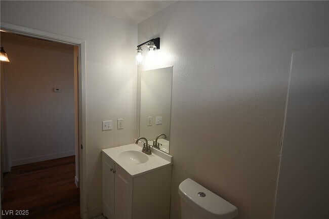 Building Photo - 1512 Cobb Ln