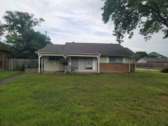 Building Photo - 5827 Reed Rd