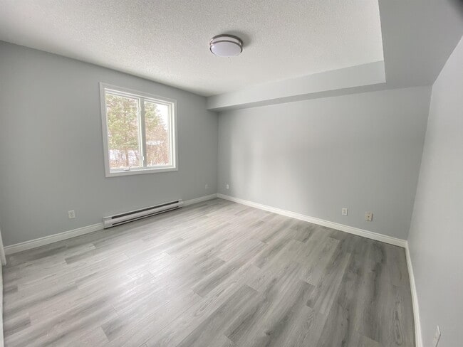 Building Photo - 70 Glasier Rd