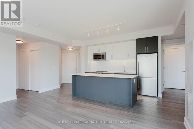 Photo du bâtiment - 2525 Bathurst St