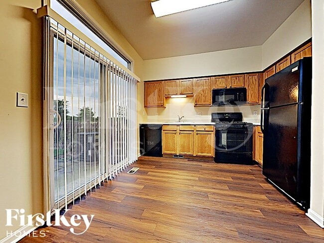 Foto del edificio - 674 Edward Dr