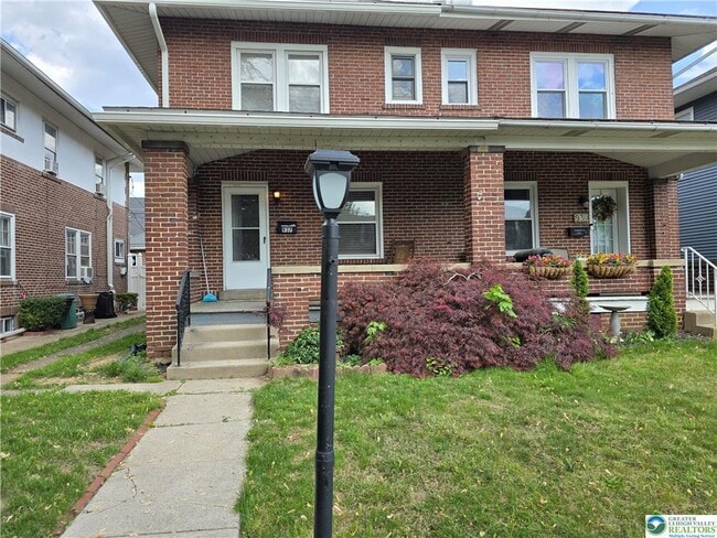 Building Photo - 937 S Poplar St