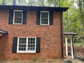 Building Photo - 170 Highland Park Dr