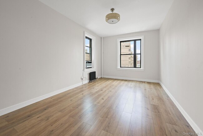 Foto del edificio - 136-5 Sanford Ave