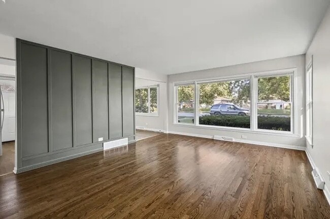 Foto del edificio - 1358 Mackinaw Ave