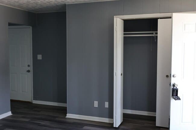 Building Photo - 431 Vine St