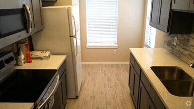 Building Photo - 2255 Braeswood Park Dr