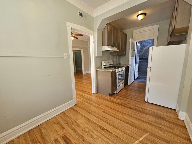 Foto del edificio - 4749 N Monticello Ave