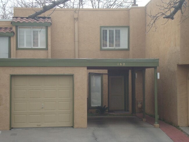 Building Photo - 1644 Lomaland Dr