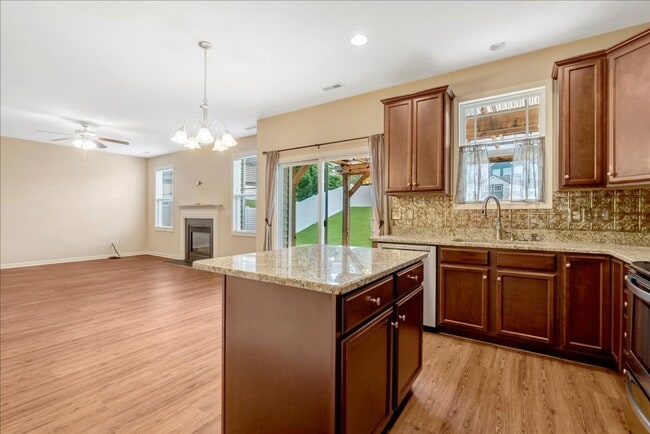 Foto del edificio - Updated Home with Fenced Yard in Massey Preserve