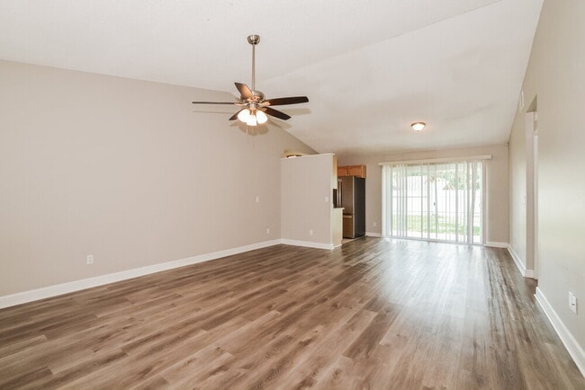Foto del edificio - 426 Iowa Woods Cir E