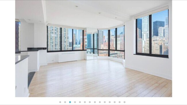 Open living space - 380 Rector Pl
