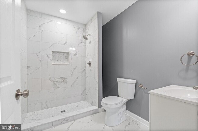 Building Photo - 3014 Royston Ave