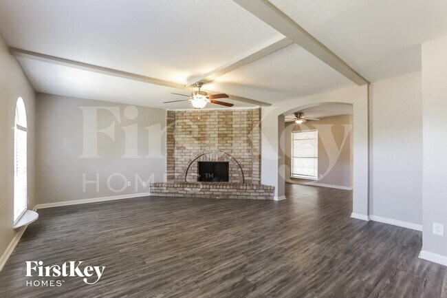 Foto del edificio - 24011 Reagon Canyon Dr