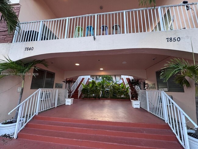 Foto del edificio - 7840 Harding Ave