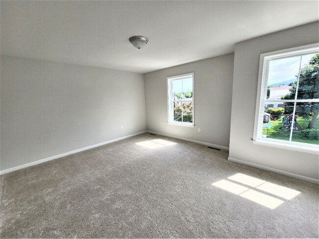 Building Photo - 1604 Clauser St