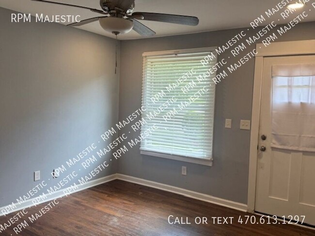 Building Photo - 2858 Marco Dr NW