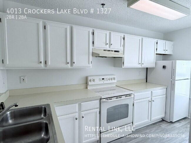 Foto del edificio - 4013 Crockers Lake Blvd