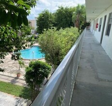 Building Photo - 500 NE 2nd St