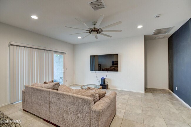 Foto del edificio - 1157 W Paradise Wy