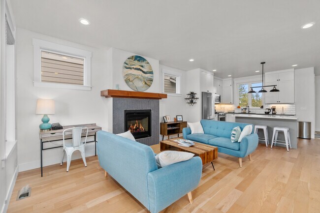 Living Room - 20702 SE Cougar Peak Dr