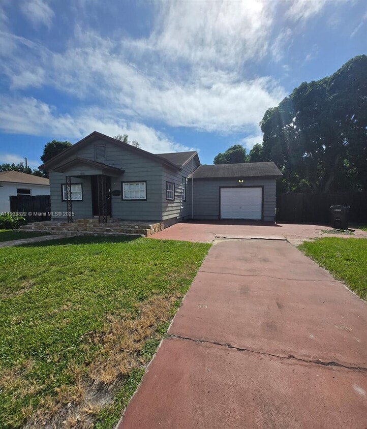 Foto principal - 2420 Jackson St