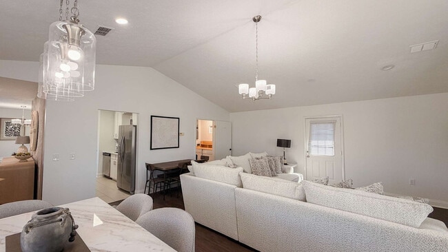 Foto del edificio - 300 W 23rd Pl