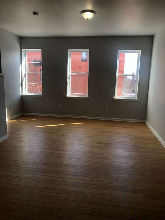 Building Photo - 600 N Arlington Ave