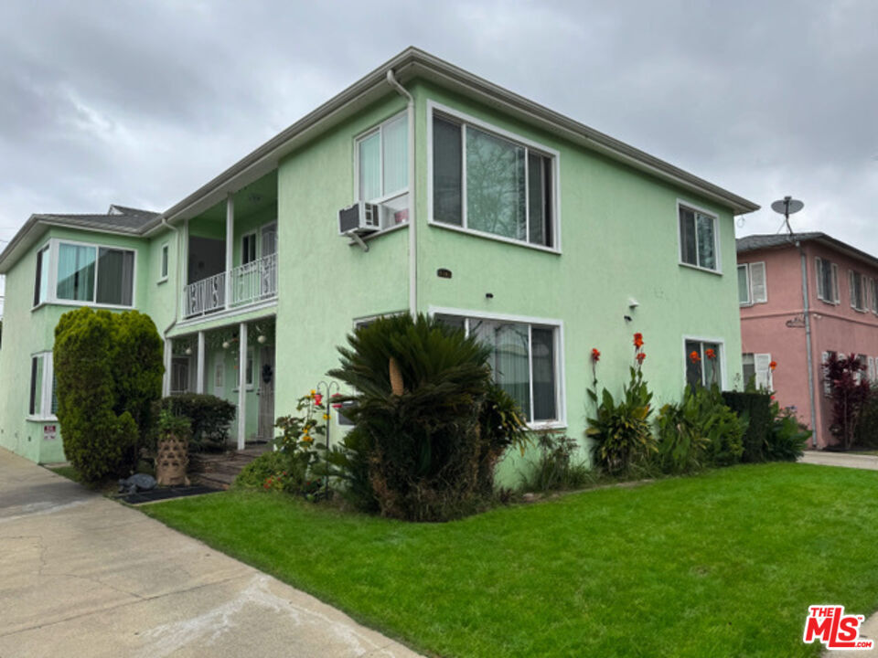 Foto principal - 3745 S Victoria Ave