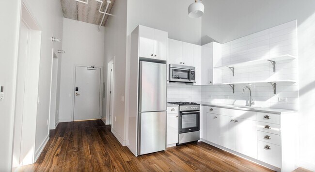 Building Photo - 688 N LaSalle St